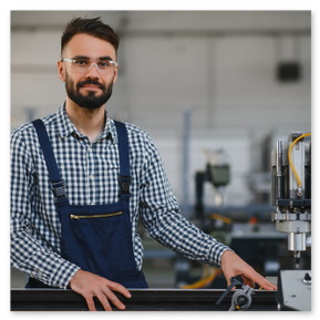 Magazzino utensili e inserti in officina