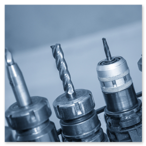 Cambio utensile su centro di lavoro CNC